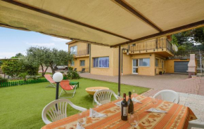 3 Bedroom Amazing Apartment In Imperia